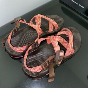 Size 7 Dark Brown/Pink Lightly Worn Chacos